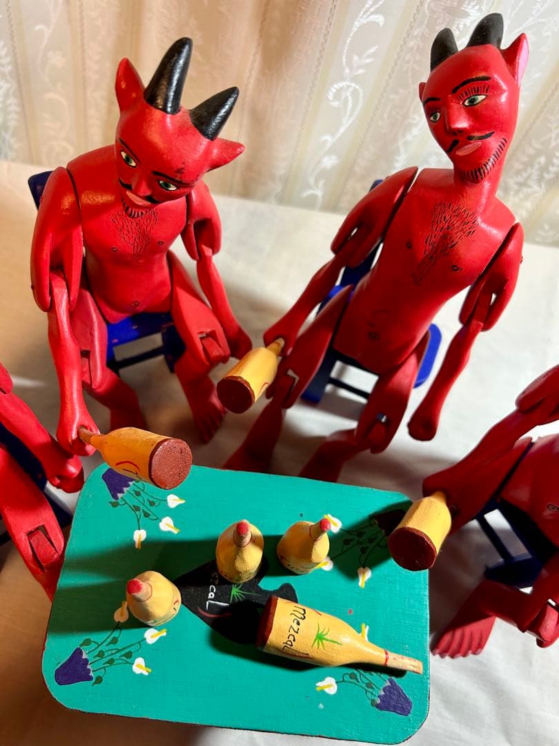 メキシコ　ウッドカービング　Inocencio Vasquez 作　「悪魔の宴」