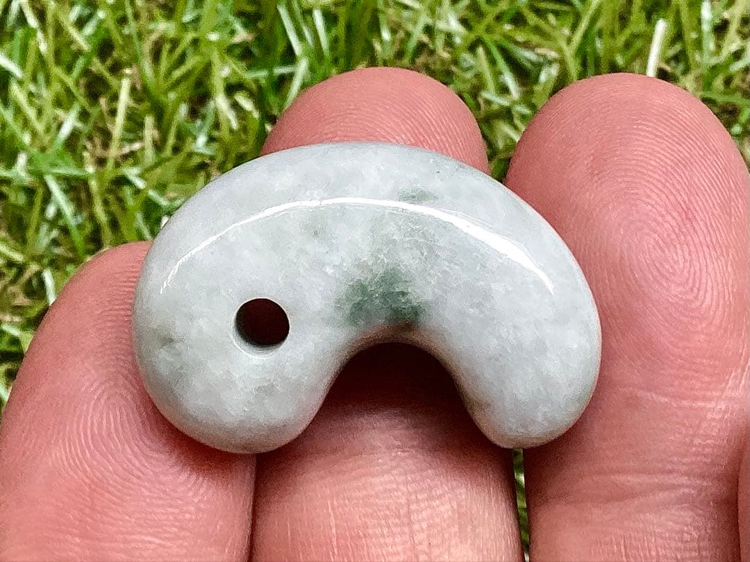 過密な結晶‼️ 古代より神宿る糸魚川翡翠勾玉　吉祥開運の守護石をお身近に　鑑別書付