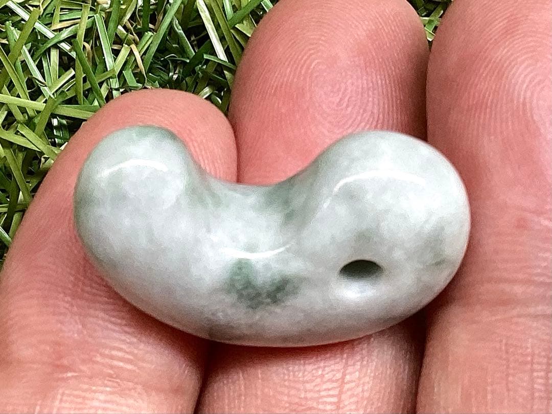 過密な結晶‼️ 古代より神宿る糸魚川翡翠勾玉　吉祥開運の守護石をお身近に　鑑別書付