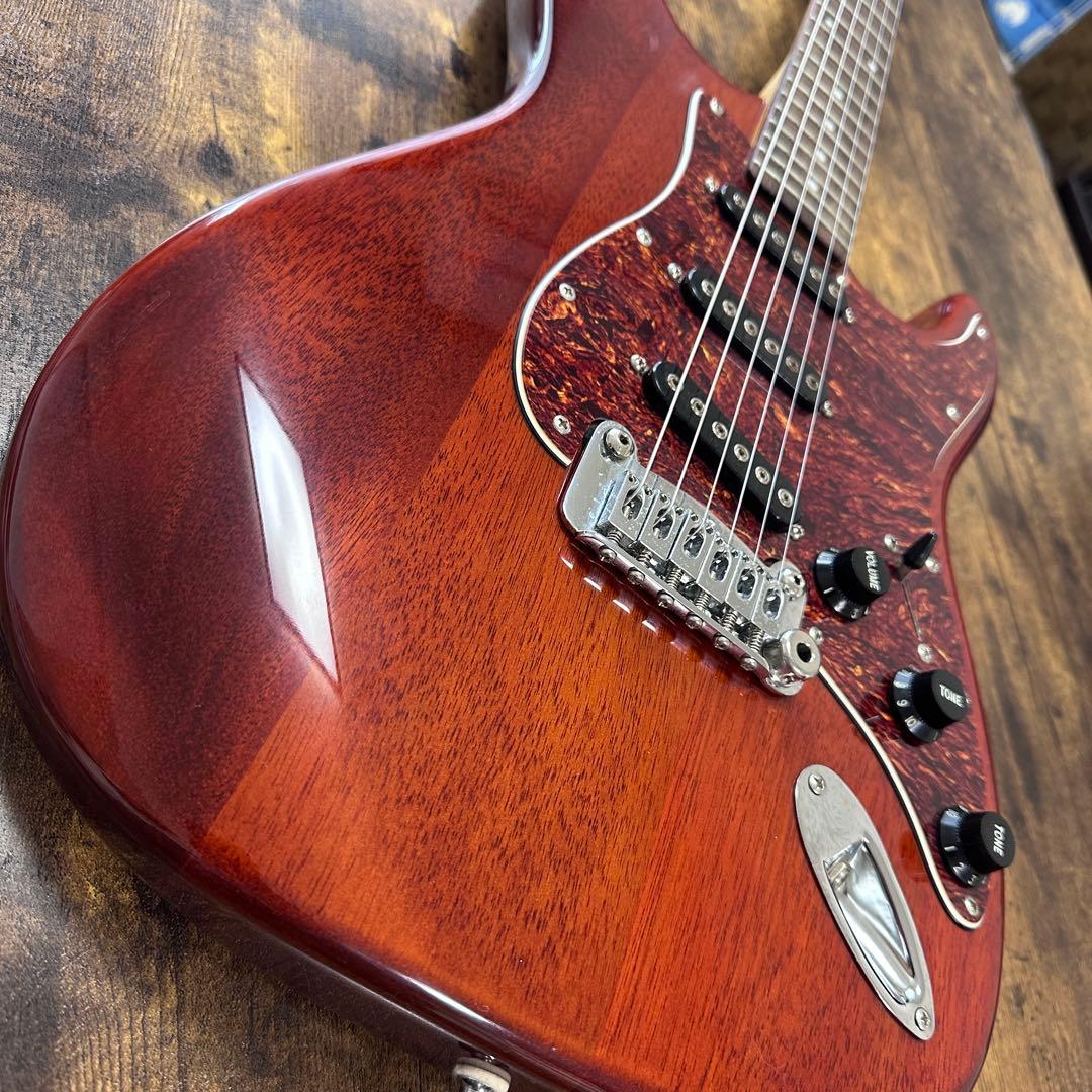 G&L S-500 tribute series チェリーレッド ストラトタイプ