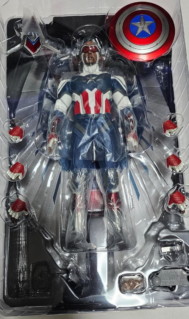 ホットトイズ　キャプテンアメリカ　ファルコン＆ウィンター・ソルジャー