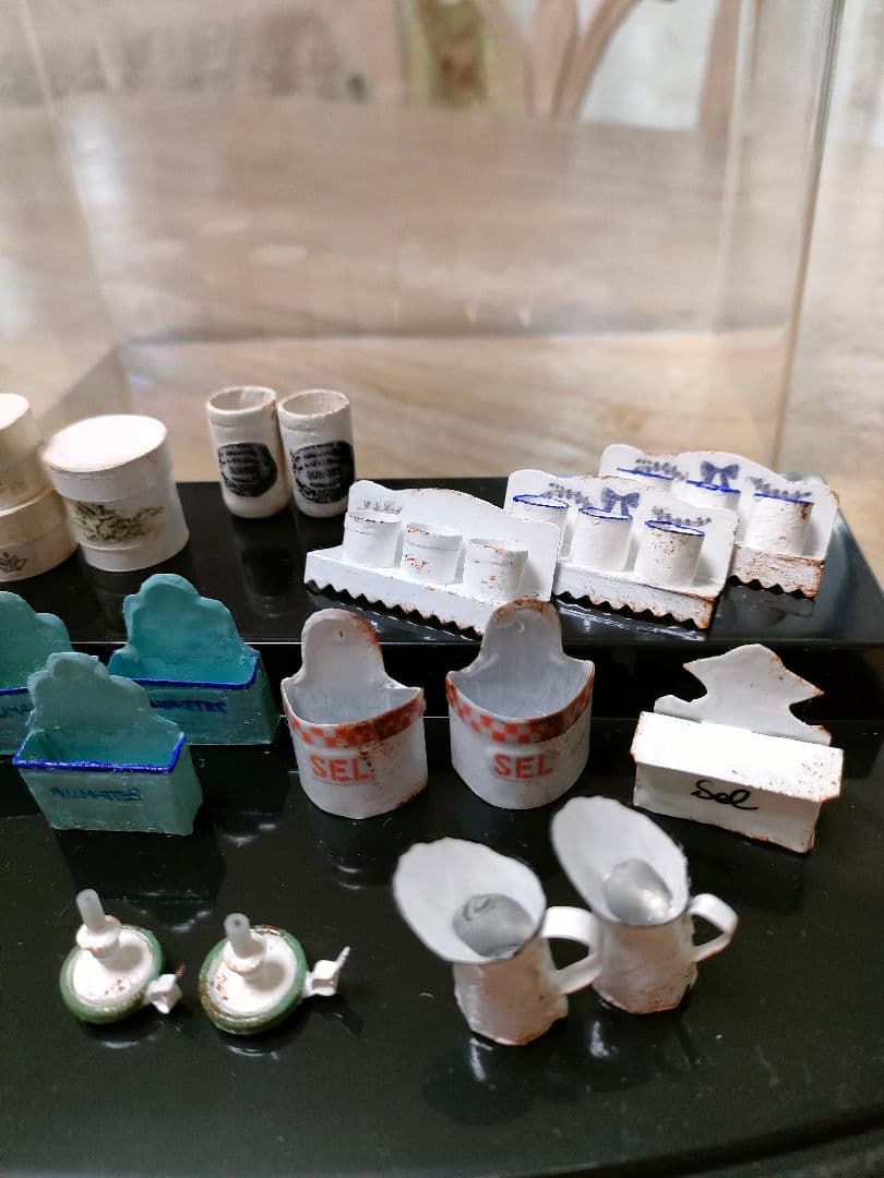 ミニチュアドールハウス　アンティーク風小物