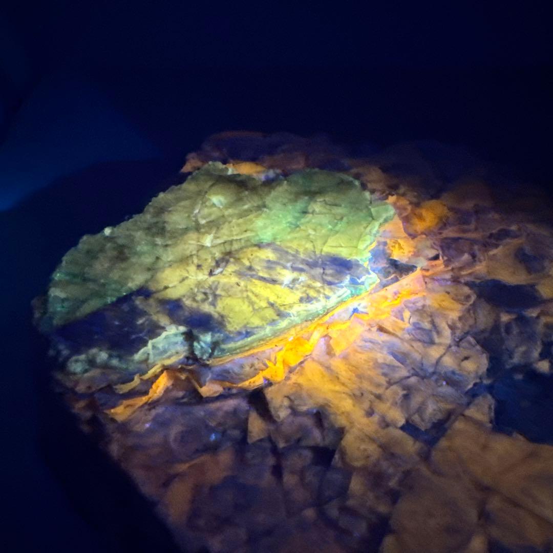 然別オパール 北海道石 蛍光オパール約3200ｇ