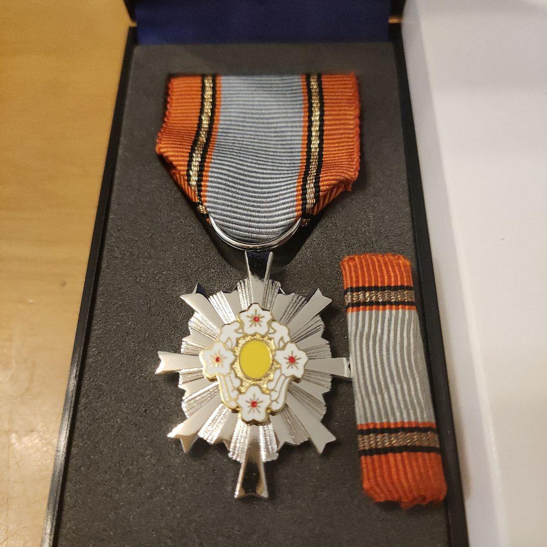 【レア】第四級 第9号 防衛功労章 記念章 ピン カギ併用タイプ 勲章 徽章