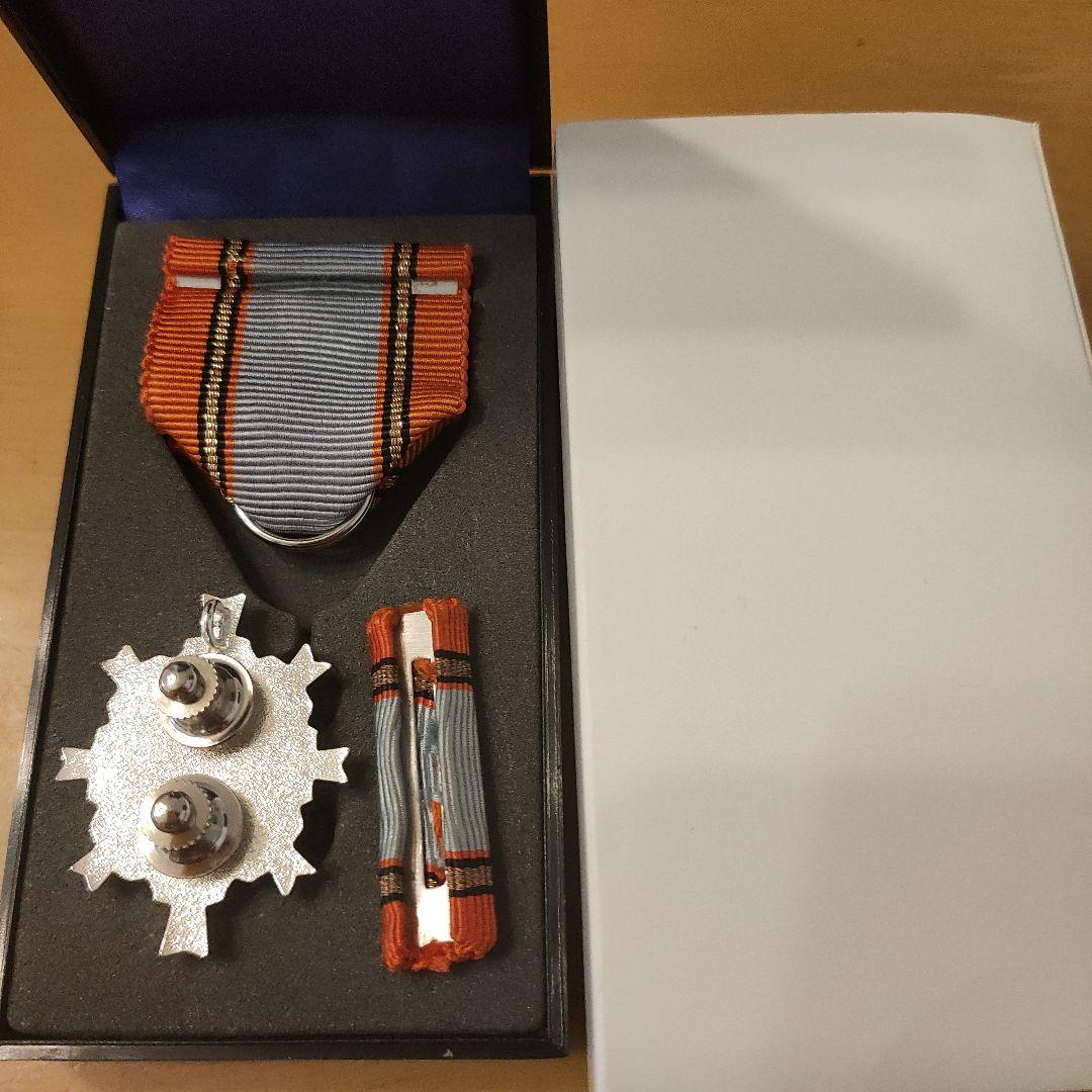 【レア】第四級 第9号 防衛功労章 記念章 ピン カギ併用タイプ 勲章 徽章