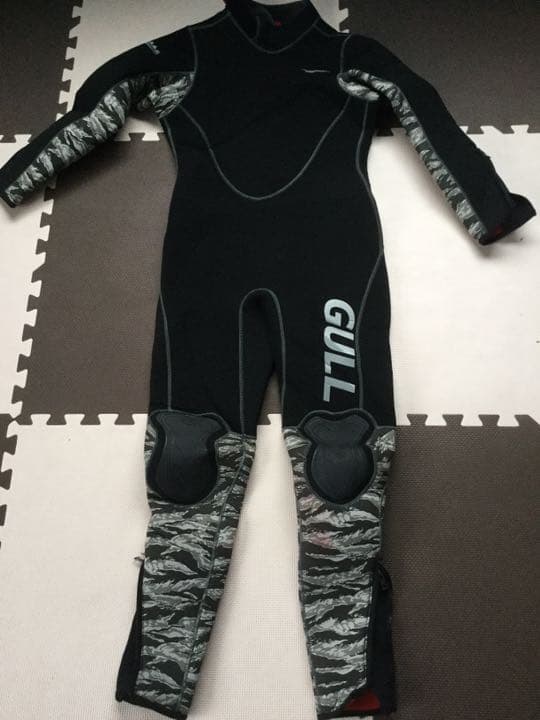 GULLウエットスーツ！１年半前に6万円で買い１回使用。サイズ160㎝〜170㎝