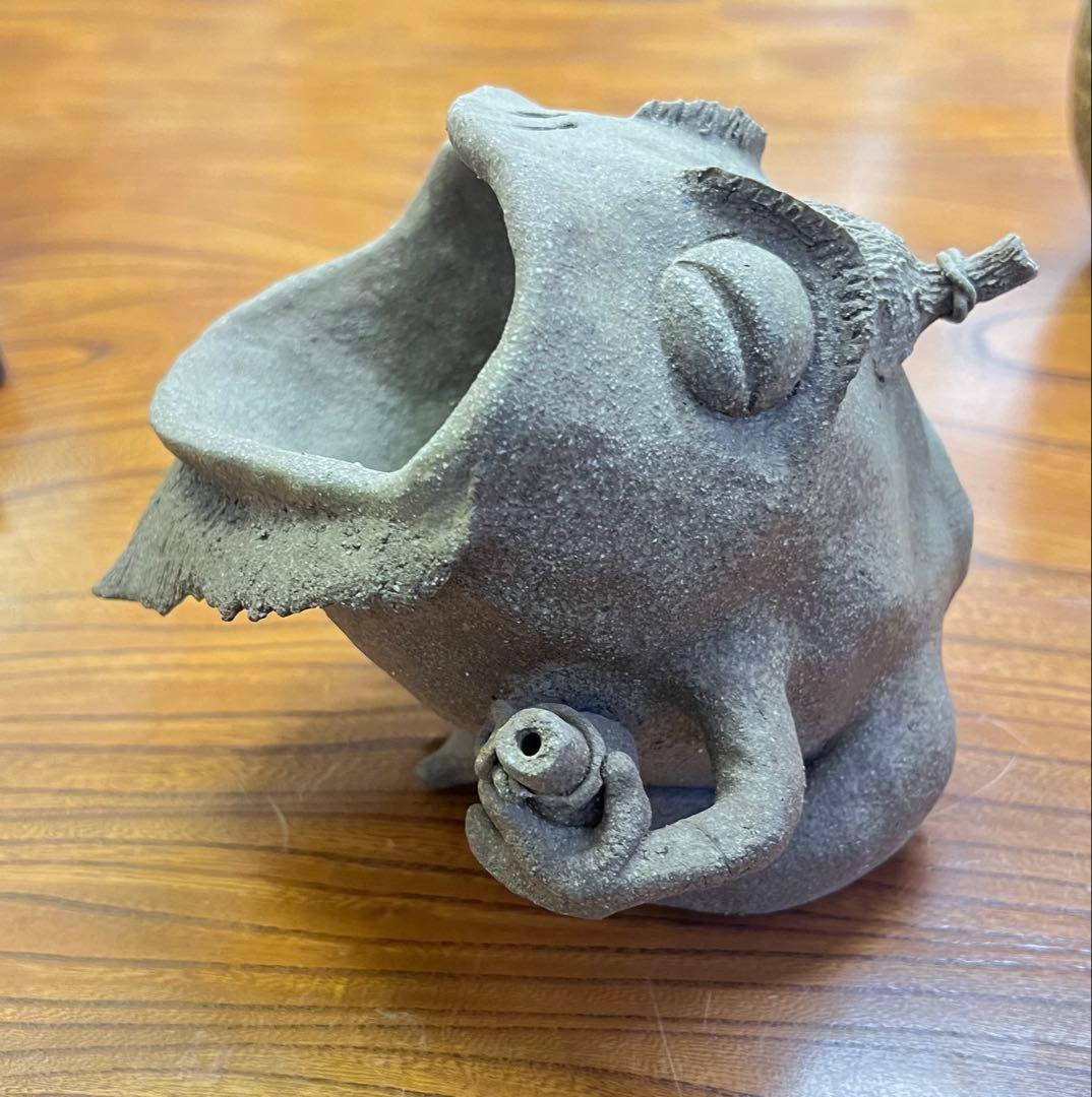 村長カエルの置き香炉　カエルの陶器