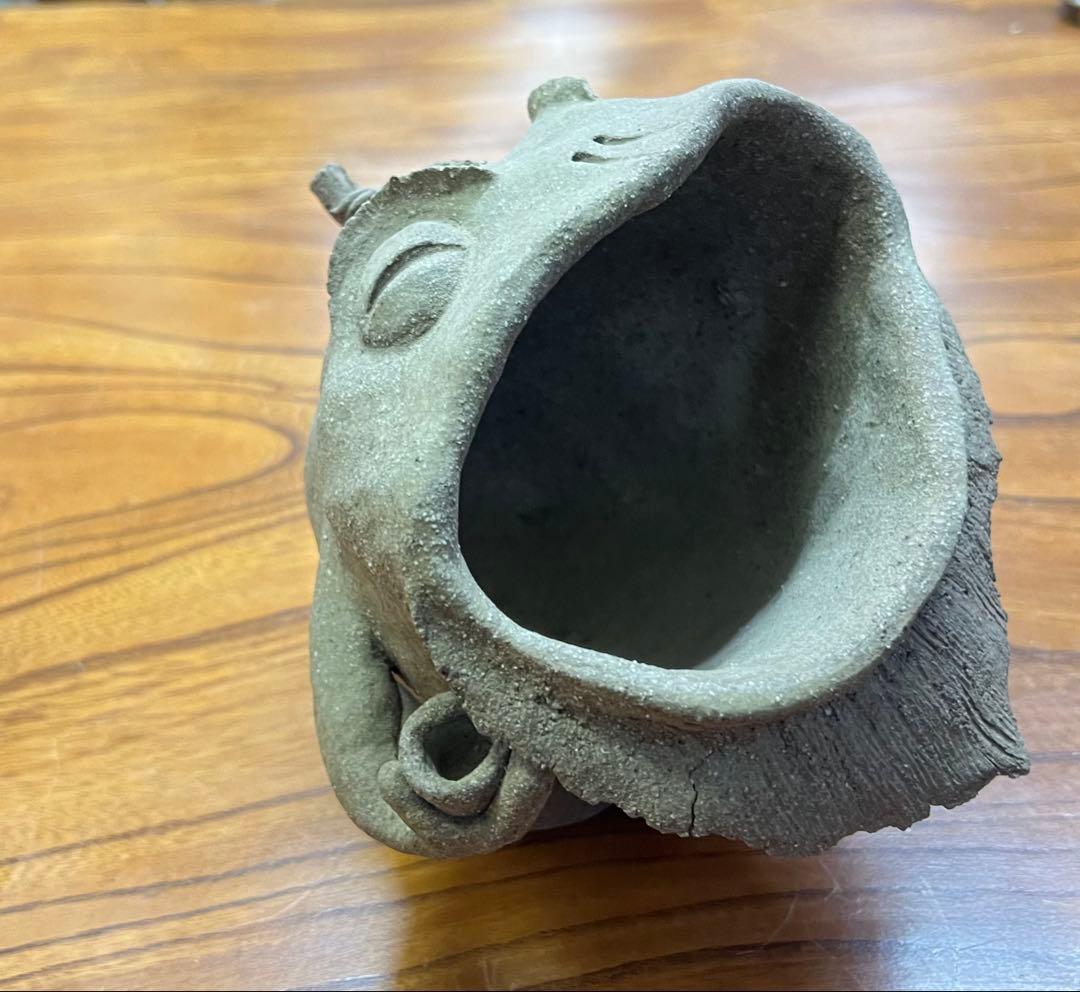村長カエルの置き香炉　カエルの陶器