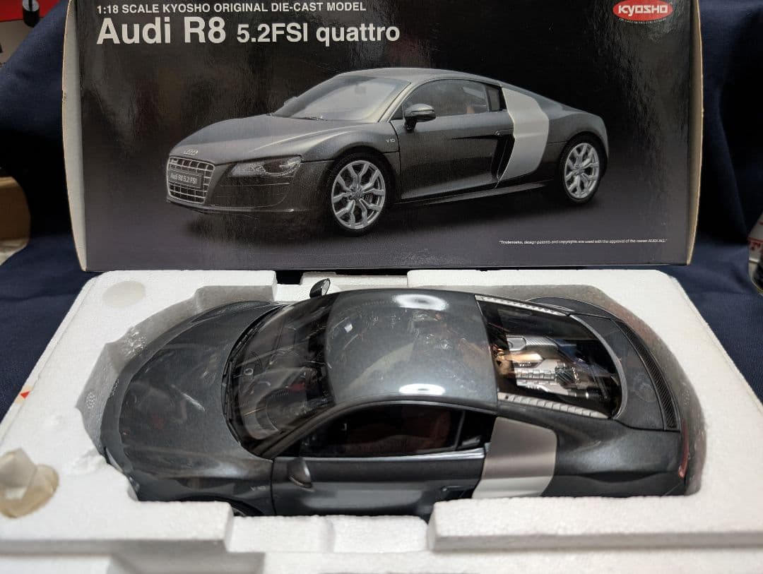 京商　1/18 Audi R8 5.2 FSI quattro 難有り