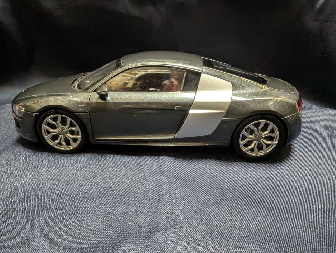 京商　1/18 Audi R8 5.2 FSI quattro 難有り