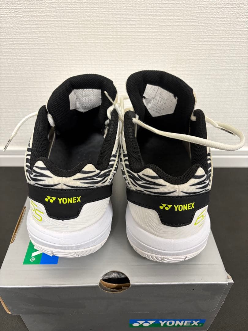 う。ヨネックス バドミントンシューズ パワークッション65Z ホワイト