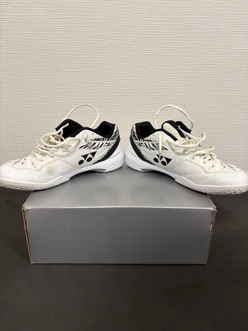 う。ヨネックス バドミントンシューズ パワークッション65Z ホワイト