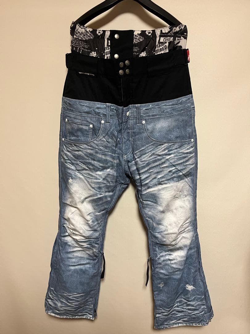 チェック柄長袖シャツとデニムパンツセット