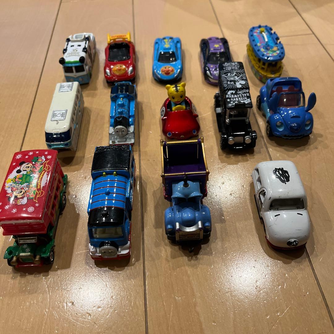トミカ ミニカーまとめTOMICA 93台おまけ付きディズニーアンパンマン等