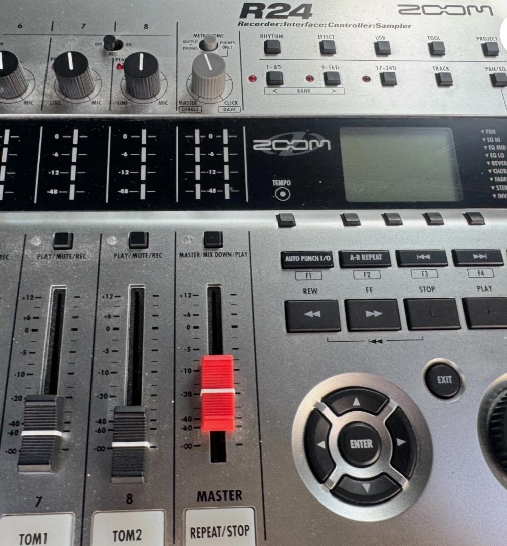 Zoom R24 レコーダー・インターフェース アダプターつき