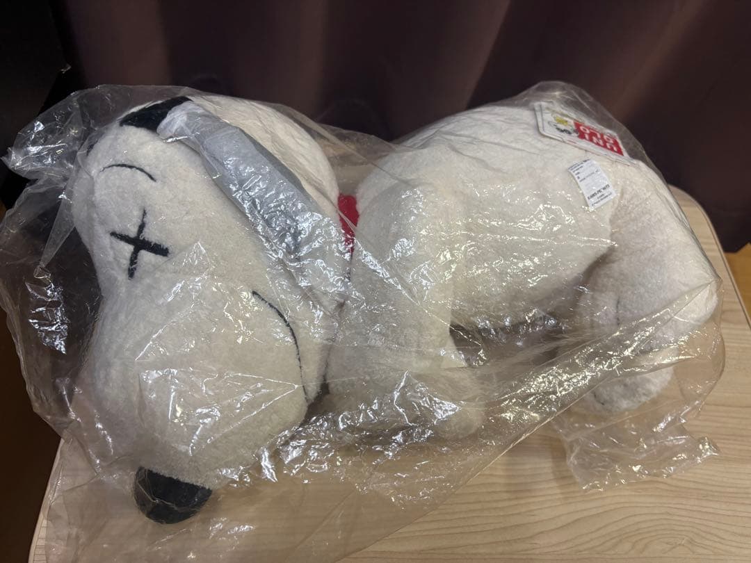 UNIQLO×KAWS×スヌーピーぬいぐるみ　白・黒S・M2個セット