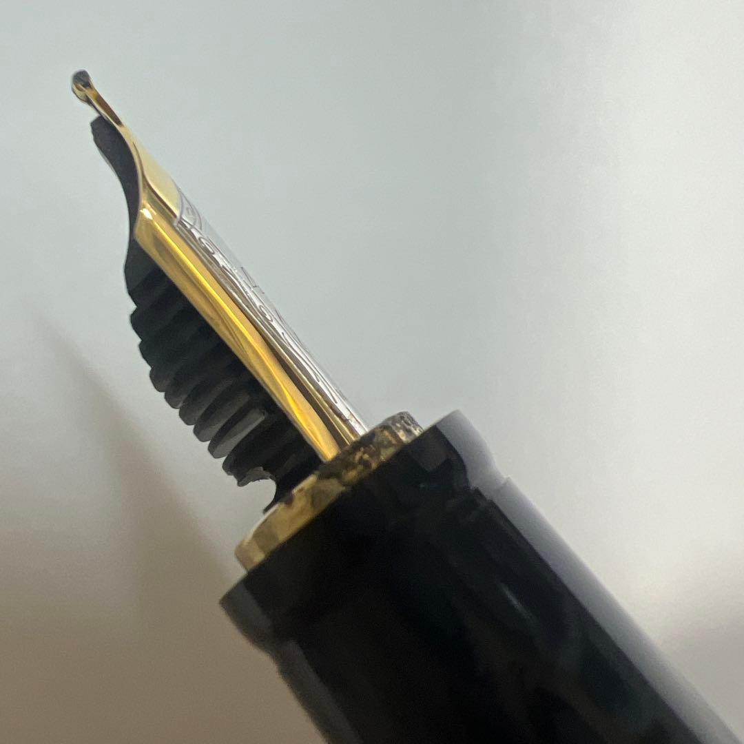 モンブランボエム万年筆グリーンとペンケース ボエム ブラック/レッド1本差し