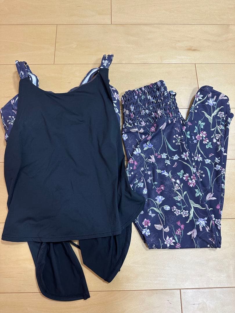 ぷ*ん様 SUKALA ボタニカルシャーリングカバータンク レギンス 2点セット