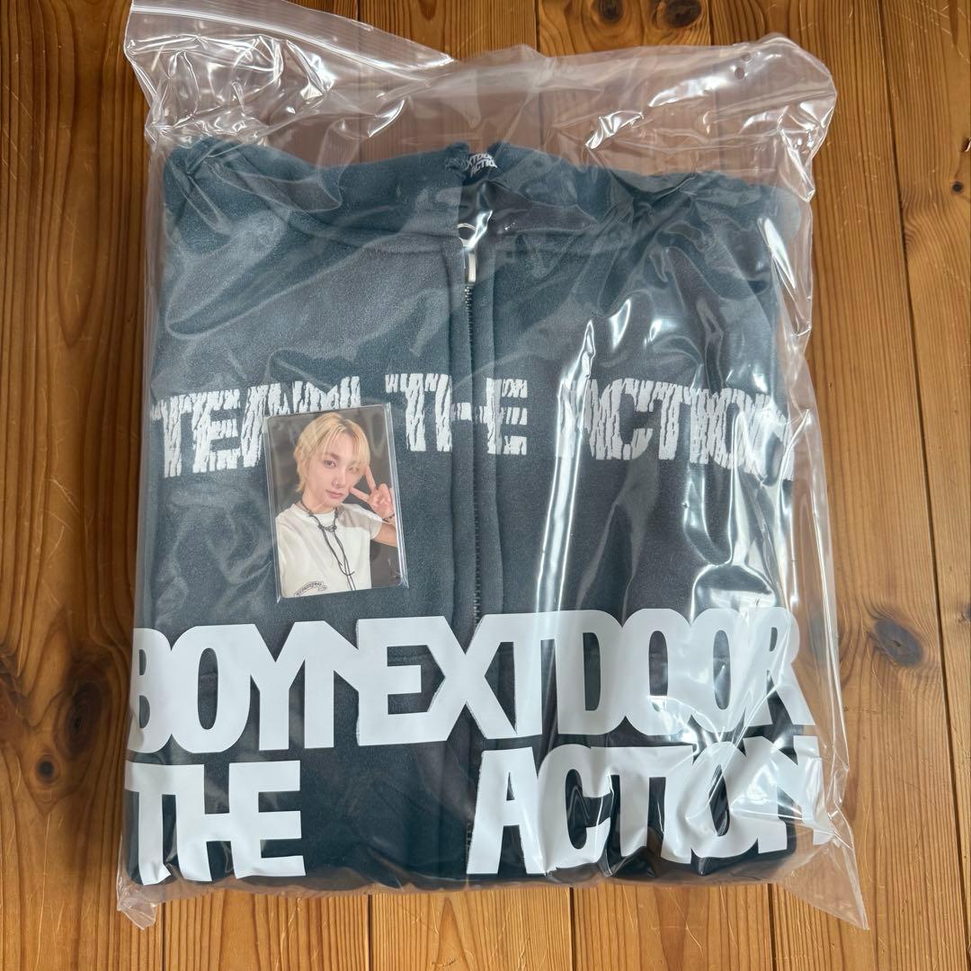 【トレカ6枚付き】ボネクド THE ACTION フーディー