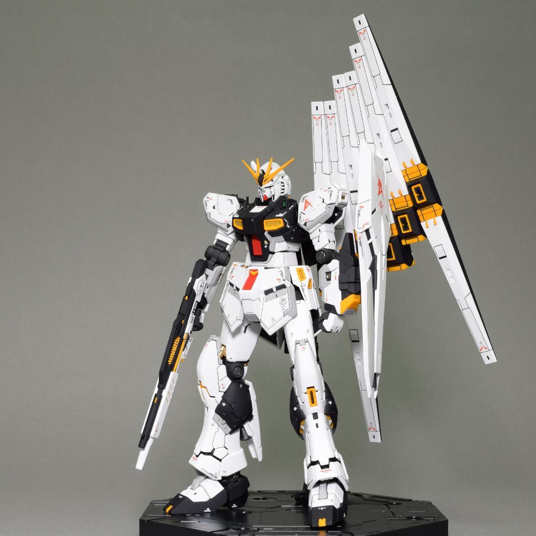 塗装済完成品 RGニューガンダム