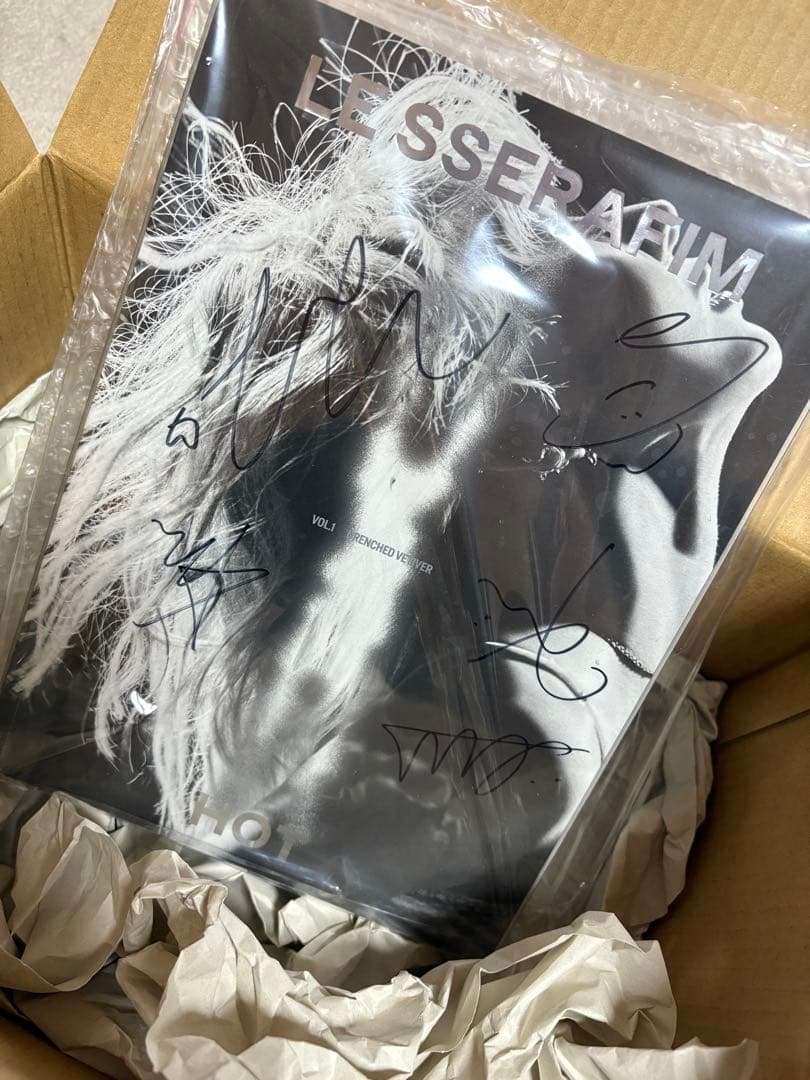 LE SSERAFIM サイン入りアルバム HOT