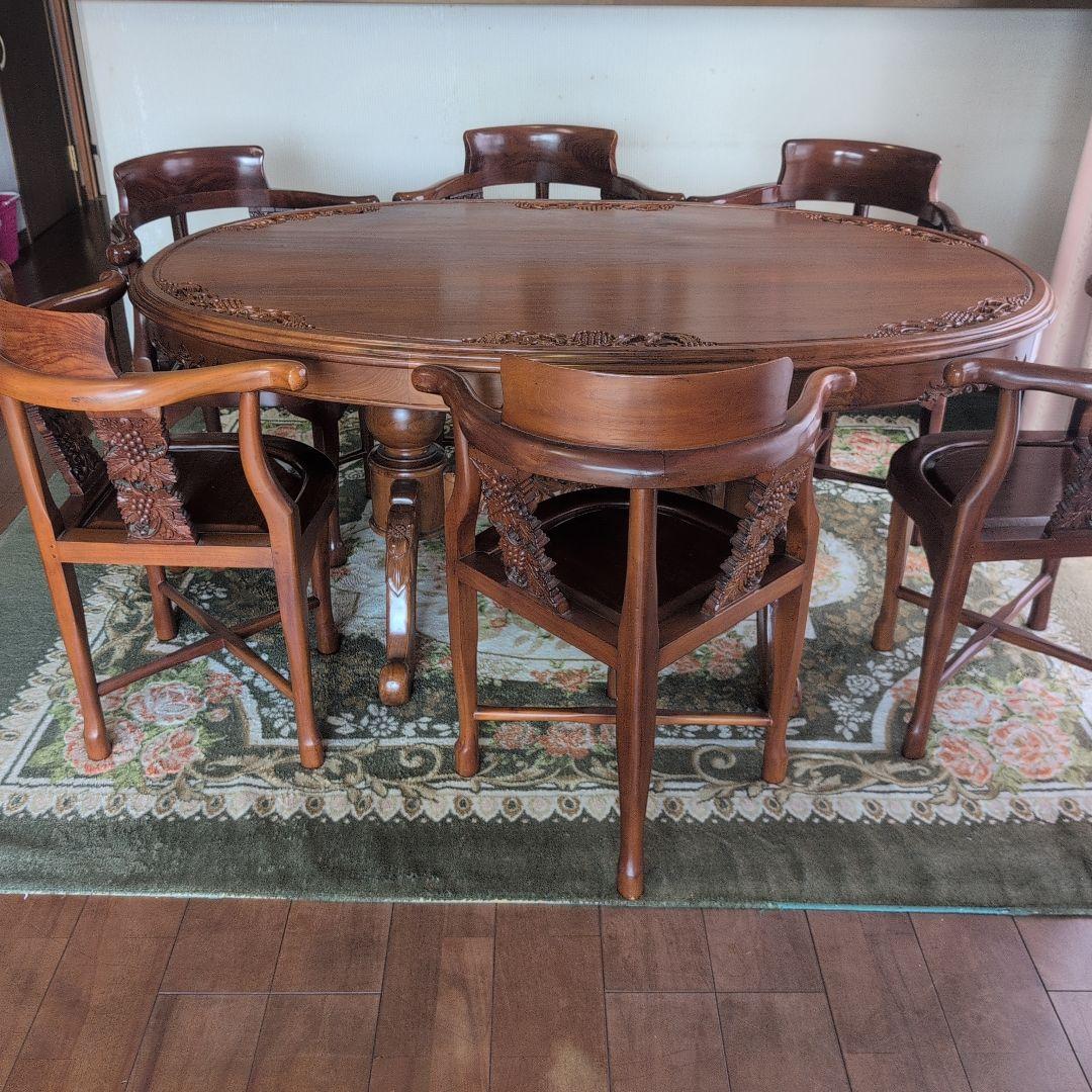 木製楕円形テーブルと6脚の椅子.引き出し棚