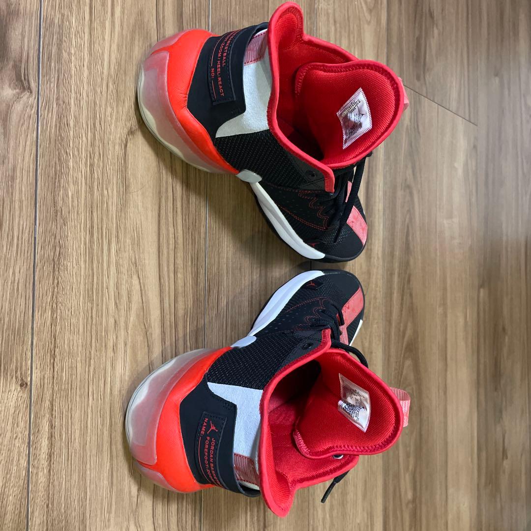 バスケットボールシューズ 黒/赤ジョーダン