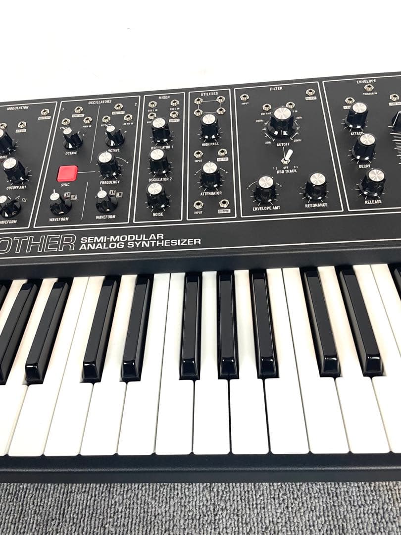 ●極美品 Moog GRANDMOTHER アナログシンセサイザー●