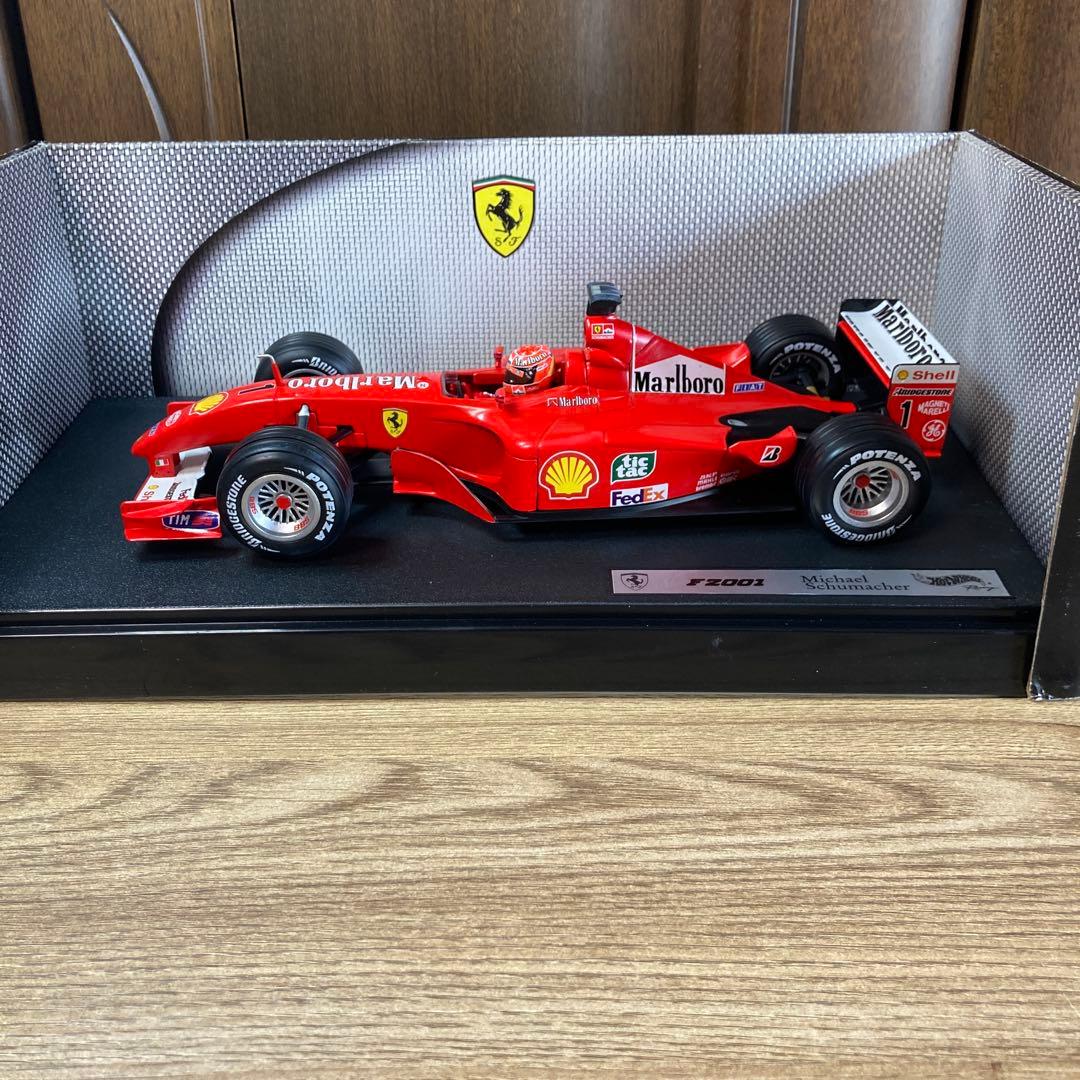 ホットウィール1/18 フェラーリ F2001 Mシューマッハ マルボロカスタム