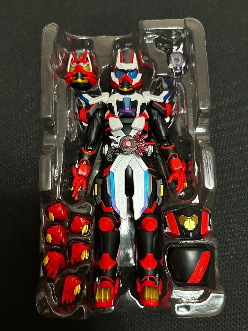 S.H.Figuart フィギュアーツ　仮面ライダーギーツ レーザーブースト