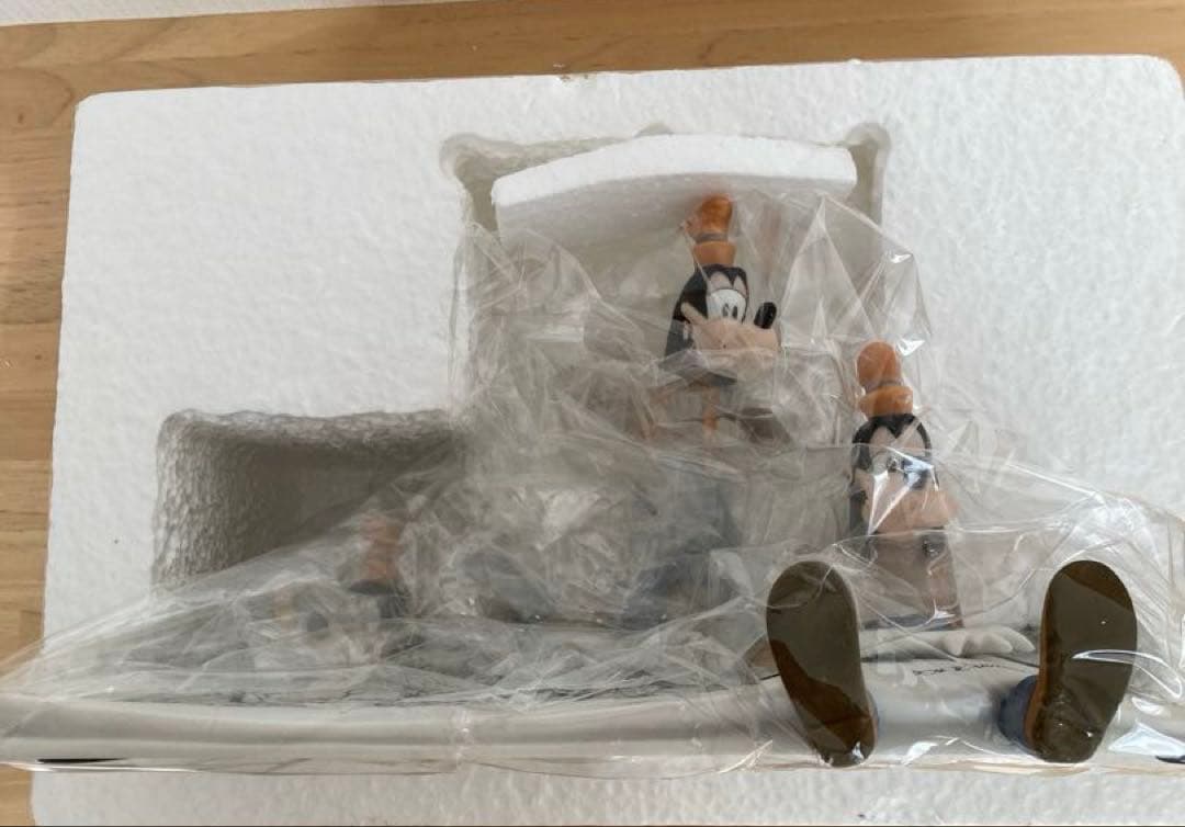 【未使用】グーフィー モデルシートフィギュアシーン限定モデル／陶器製／箱付き