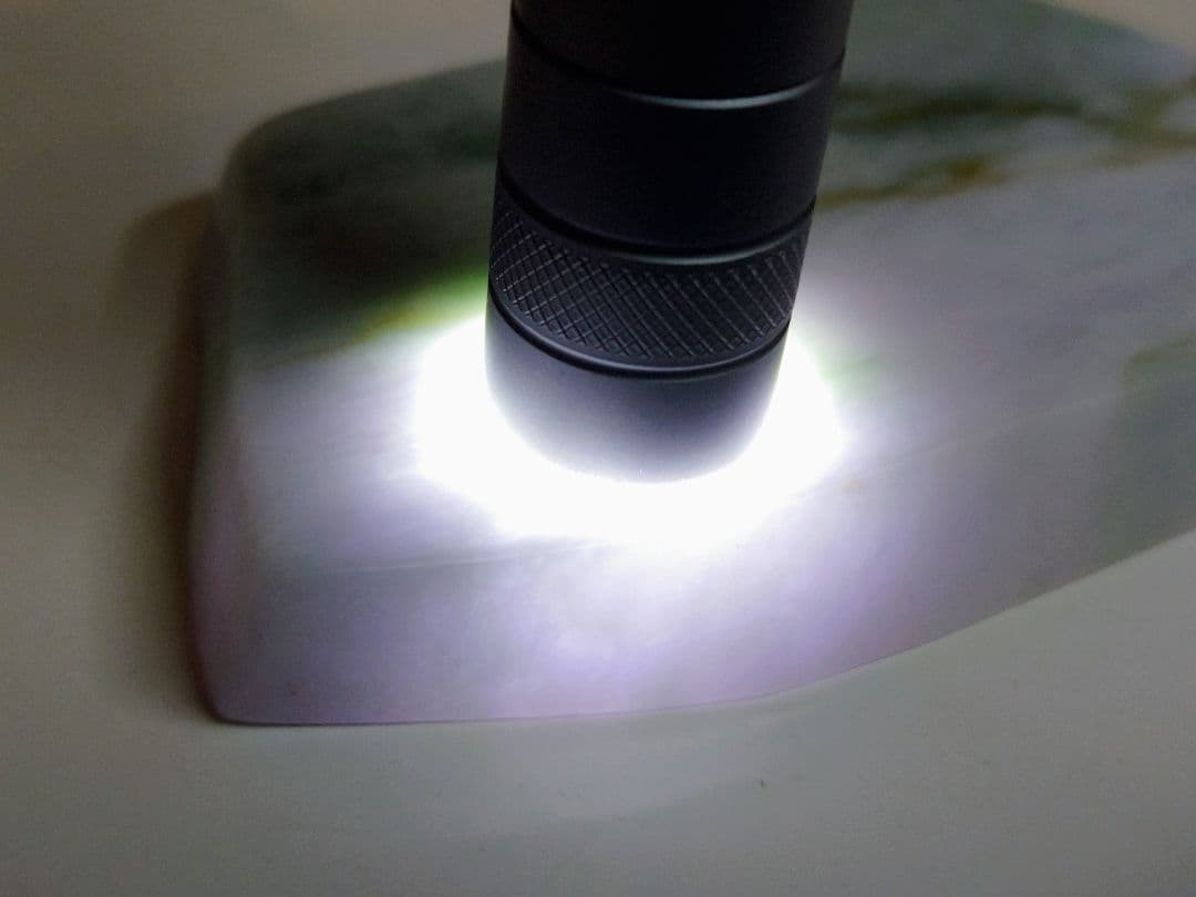 ラベ緑 282g 翡翠 ヒスイ 原石 鑑賞石 自然石 誕生石 鉱物 鉱石 水石