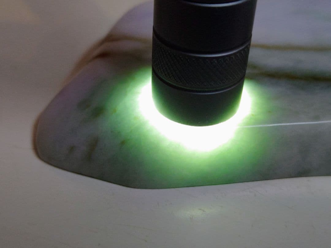 ラベ緑 282g 翡翠 ヒスイ 原石 鑑賞石 自然石 誕生石 鉱物 鉱石 水石