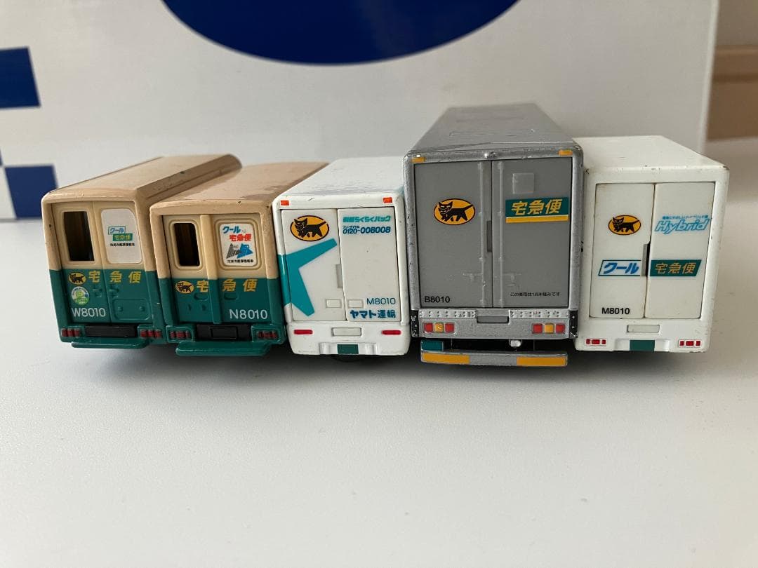 684_ヤマト運輸 トミカサイズミニカー ５台セット ディスプレイケース付