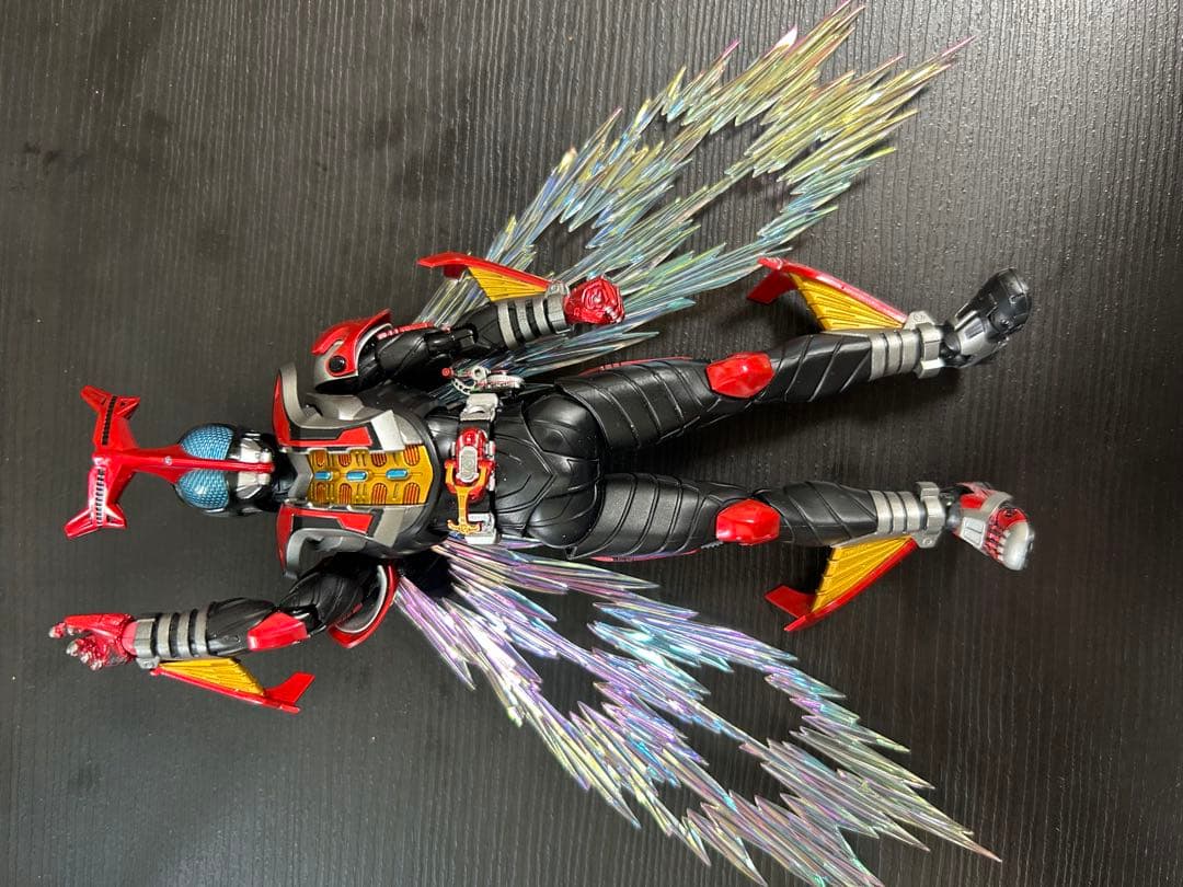 SH figuarts 真骨彫製法　仮面ライダーカブト　ハイパーフォーム