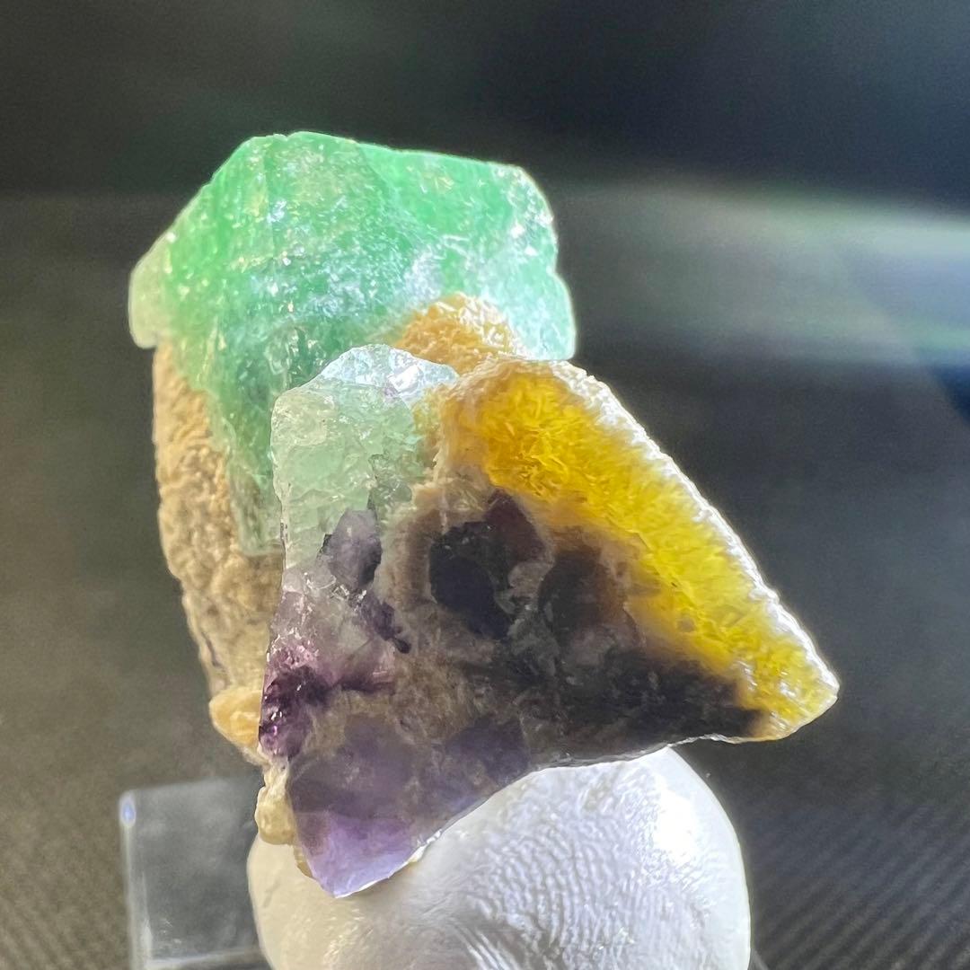 ヤオガンシャン産　バイカラーフローライト　細やかなクラック入り結晶