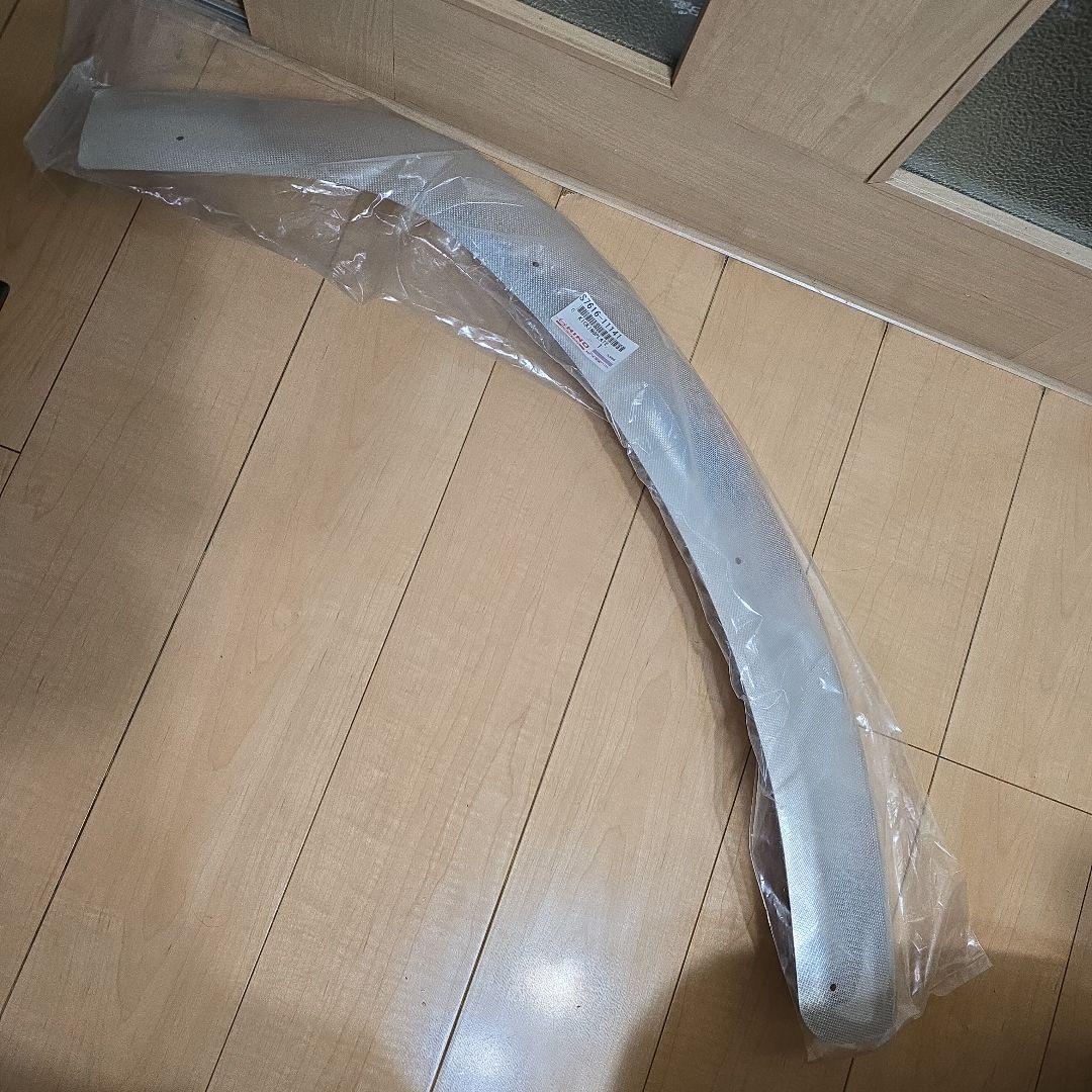 日野スーパードルフィン純正右側ステップカバー新品未使用品　廃盤品