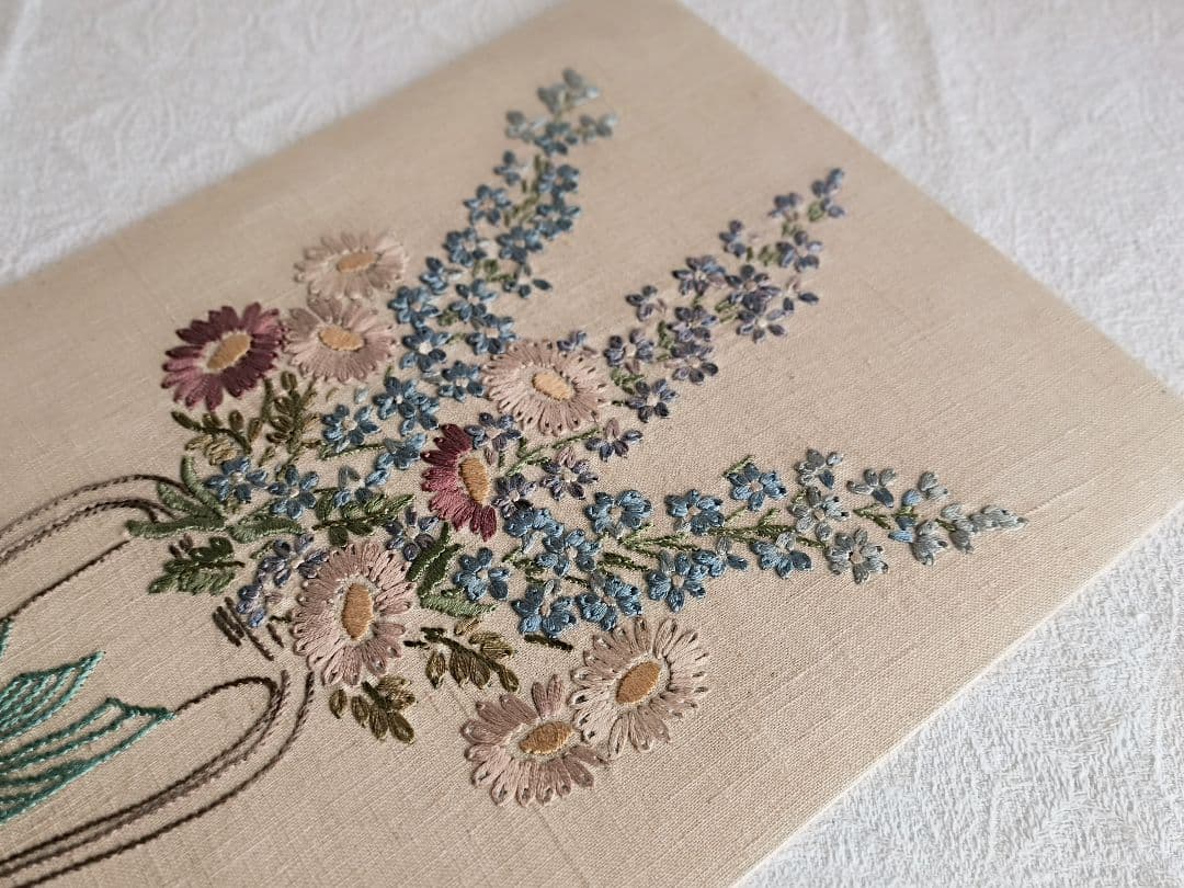 【ライラックさま】vintage picture ❀お花とフラワーベースの刺繍絵