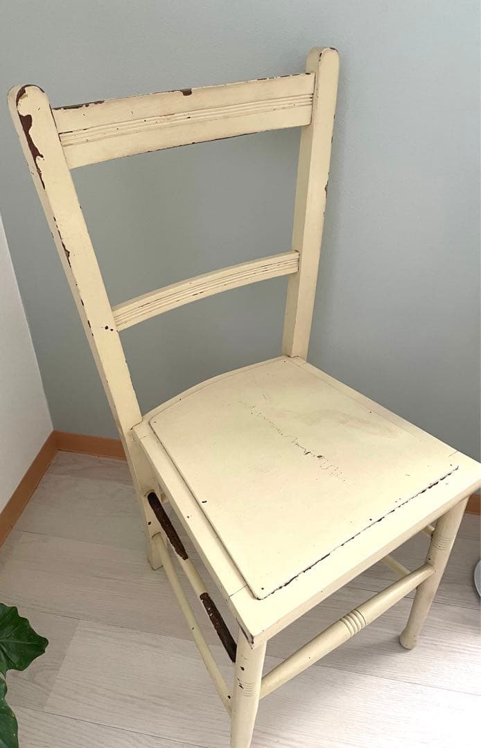 フランスアンティークチェア　クリームホワイト　ベッドサイドテーブル　100年以上