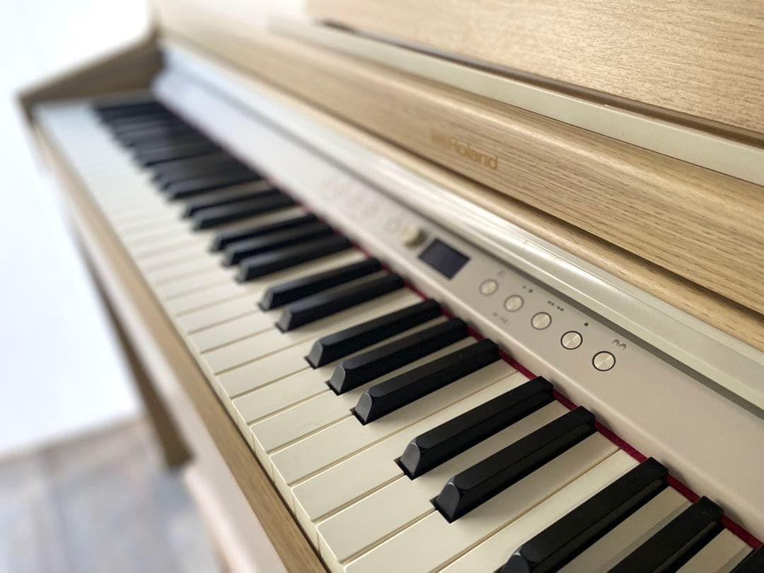 木目がきれいなナチュラルカラー♪Roland RP701 電子ピアノ
