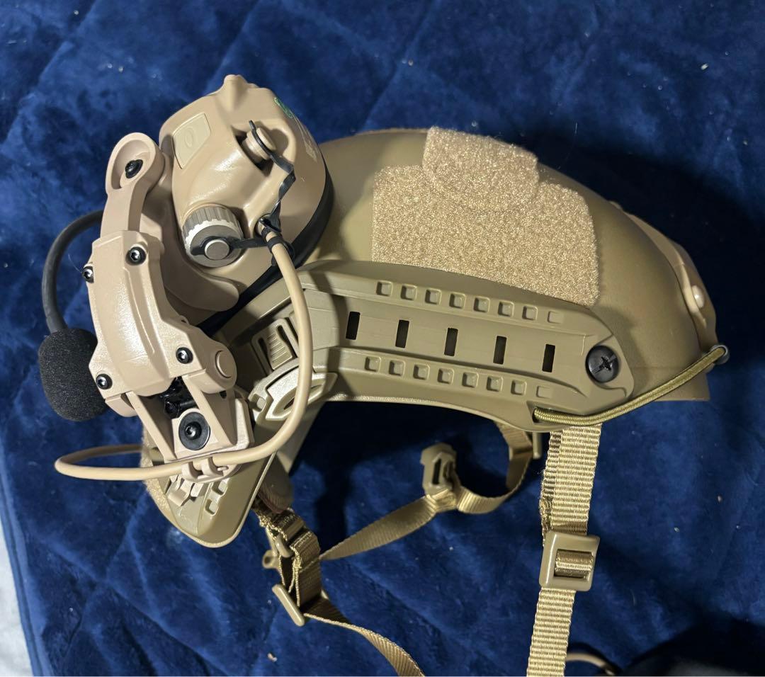 FASTヘルメットとFMA Ops-Coreタイプ AMPヘッドセット