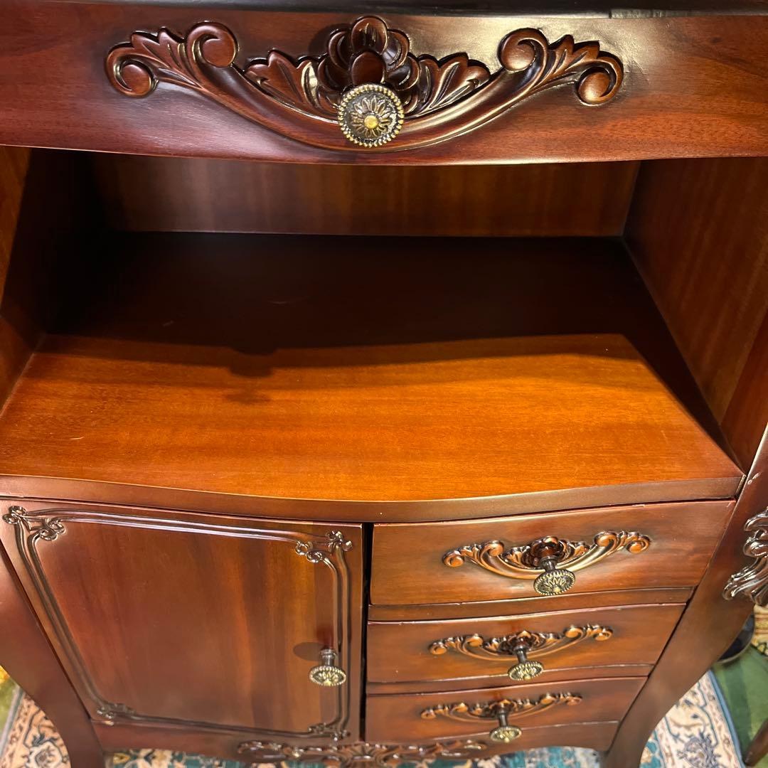 レザートップ　猫脚　アクセントホールキャビネット