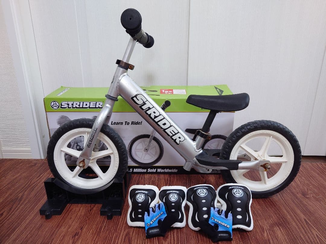 ストライダー プロ（箱、プロテクター&グローブ、スタンド付き）