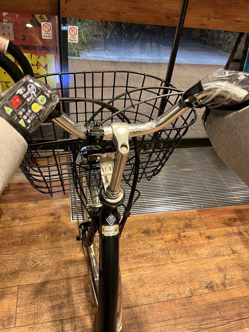 22年4月購入 横浜駅 ブリヂストン 電動アシスト自転車 黒 アシスタU DX