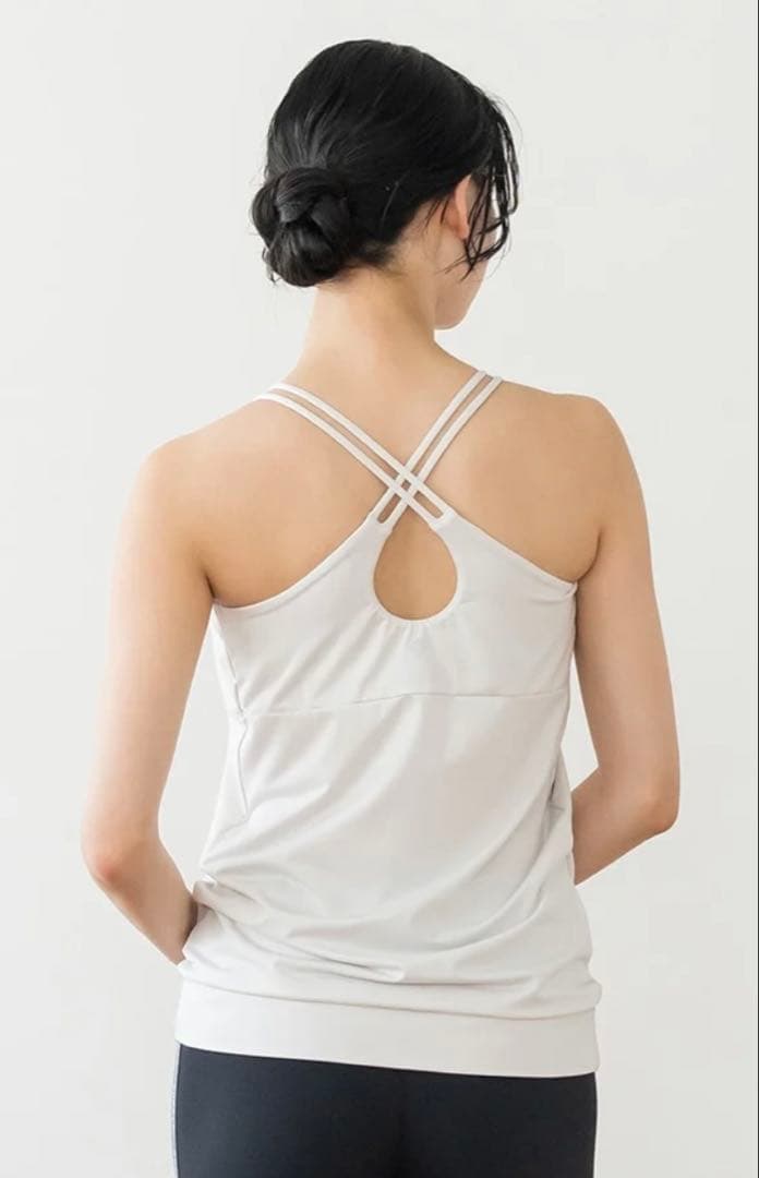 ✳︎新品未使用✳︎ L タンクトップSUKALA ヨガウェア サンドベージュ