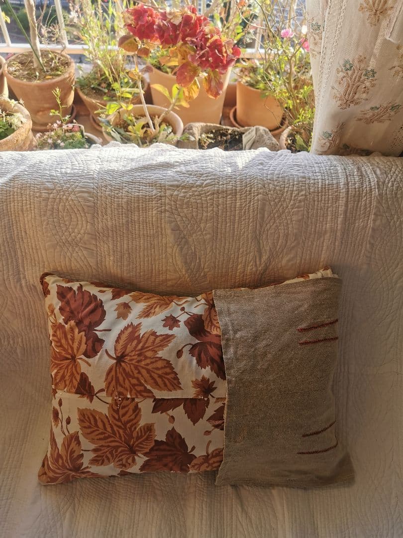 アンティーク フレンチファブリック＆リネン色糸刺繍 衣装ケース クッションカバー