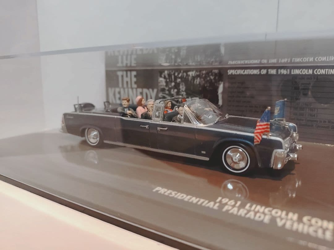 ミニチャンプス 1/43 1961 リンカーンコンチネンタル X-100