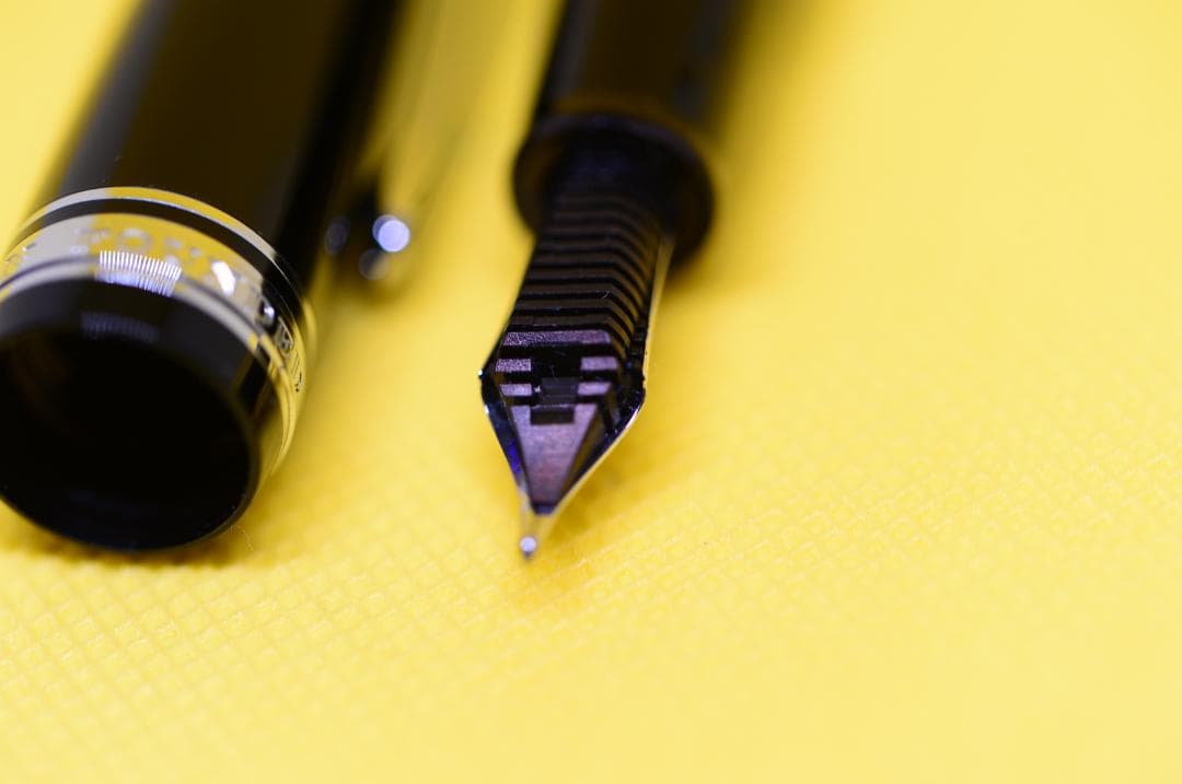 セーラー万年筆　プロフェッショナルギア　長刀研ぎ　中細字　(N-MF)