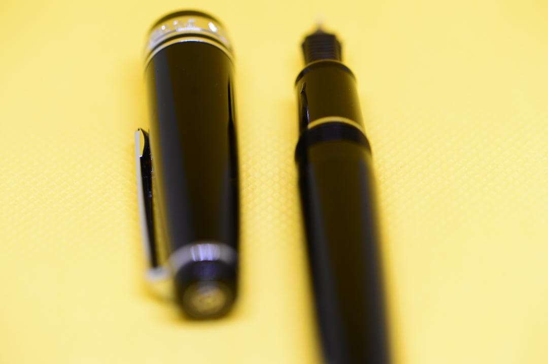 セーラー万年筆　プロフェッショナルギア　長刀研ぎ　中細字　(N-MF)