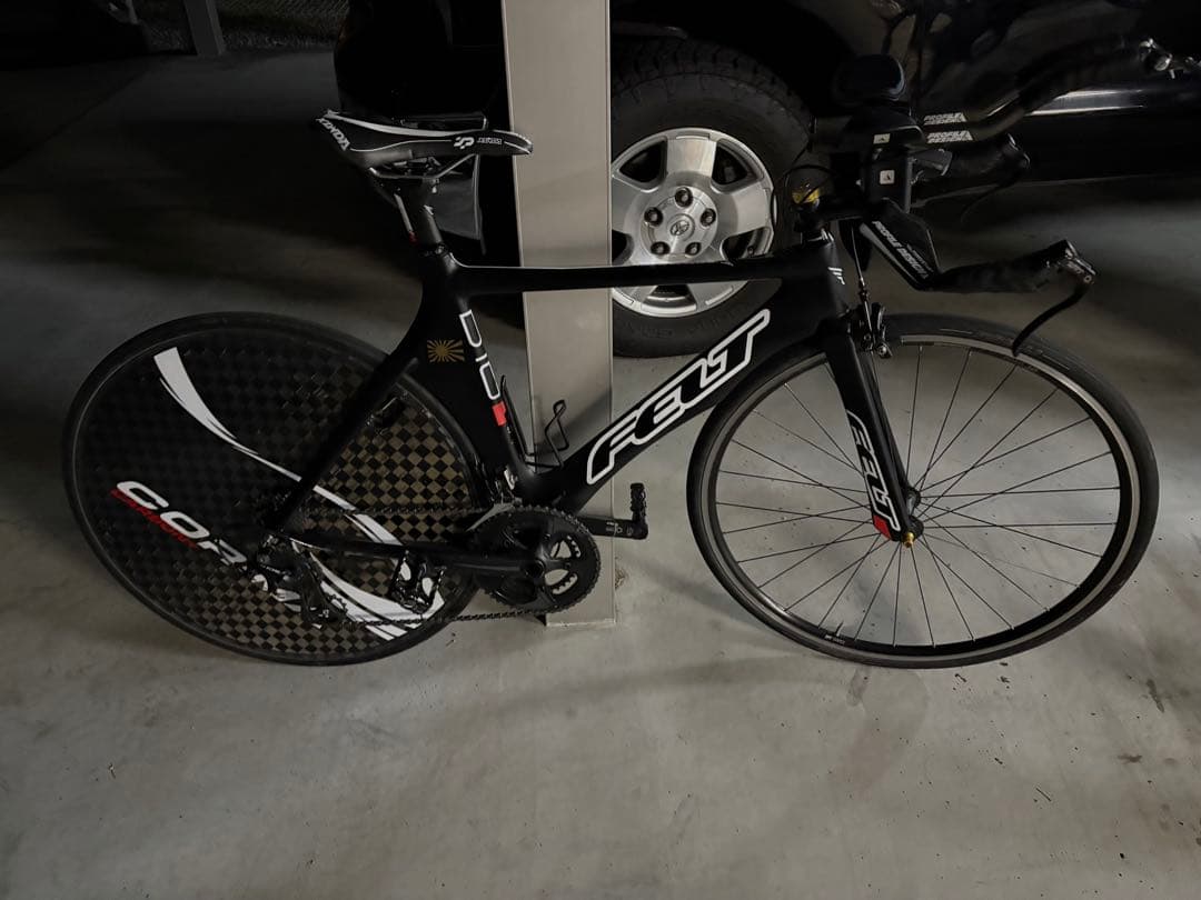 総額35万超‼️FELTフルカーボンttバイク